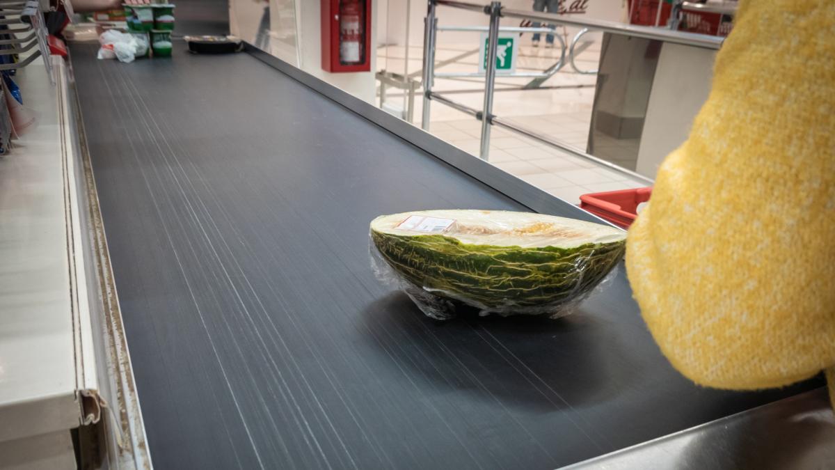 Una cajera de un súper cuenta lo que le pasó con la cinta automática de la caja y desbloquea un nuevo miedo a muchos