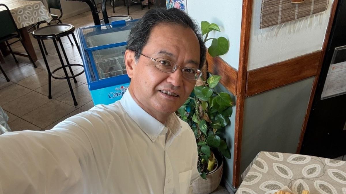El embajador de Japón en España se corona al enseñar lo que ha hecho en el Día Internacional del Chocolate