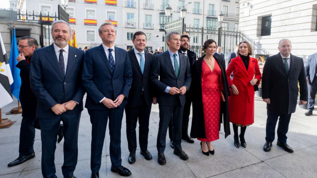 Feijóo ultima su plan migratorio, que abordará con sus barones en una cumbre en Murcia