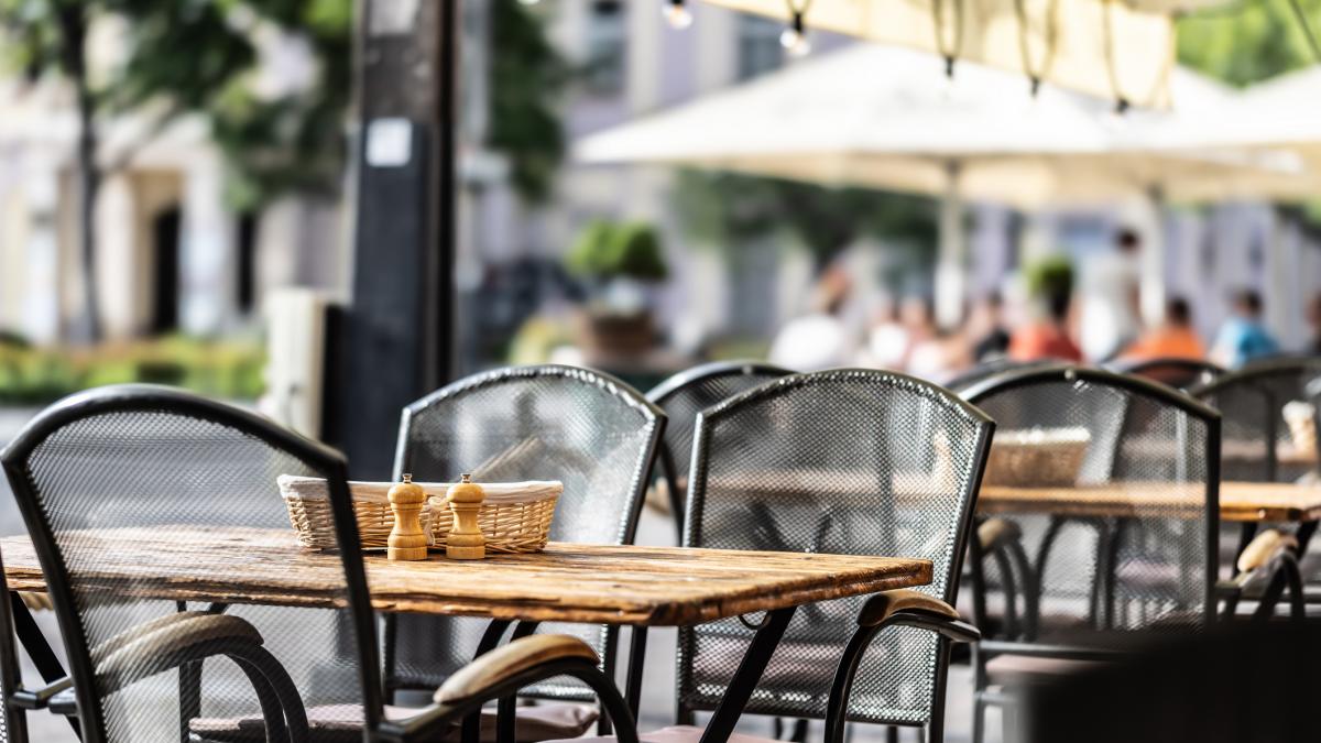 División de opiniones por el cobro que le hace un restaurante: muchos lo ven bien por el origen que tiene