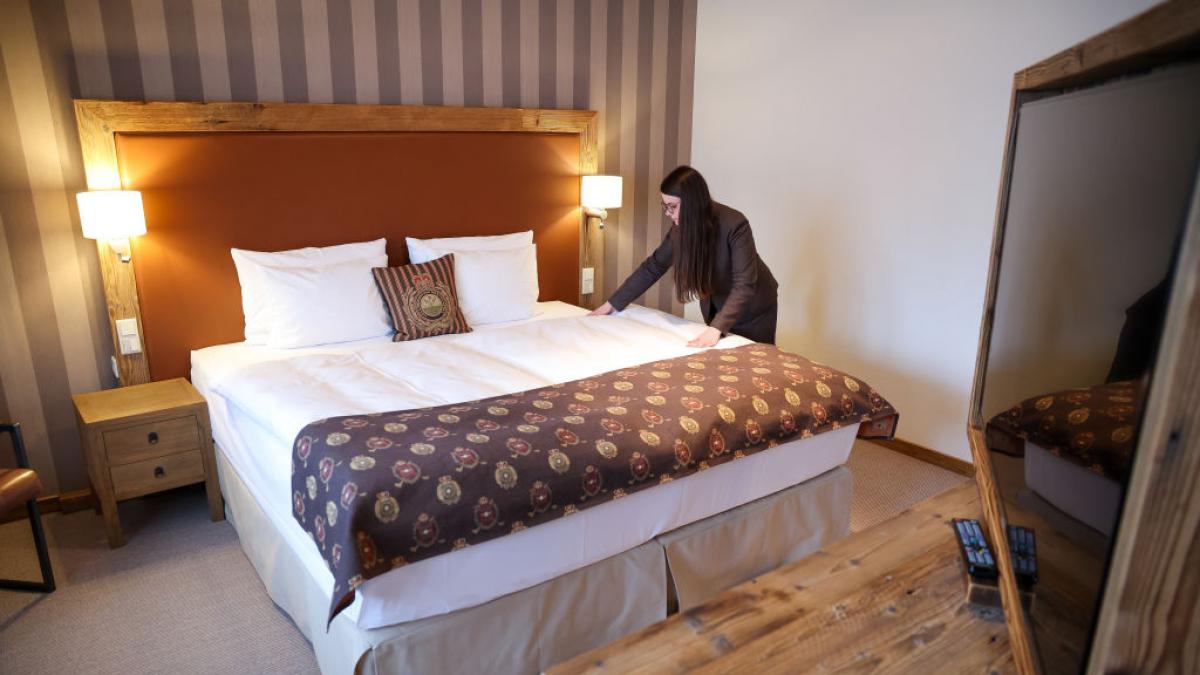 Una turista pone una cámara en su habitación de hotel y alucina con lo que ve: "Estaba usando mis cosas"