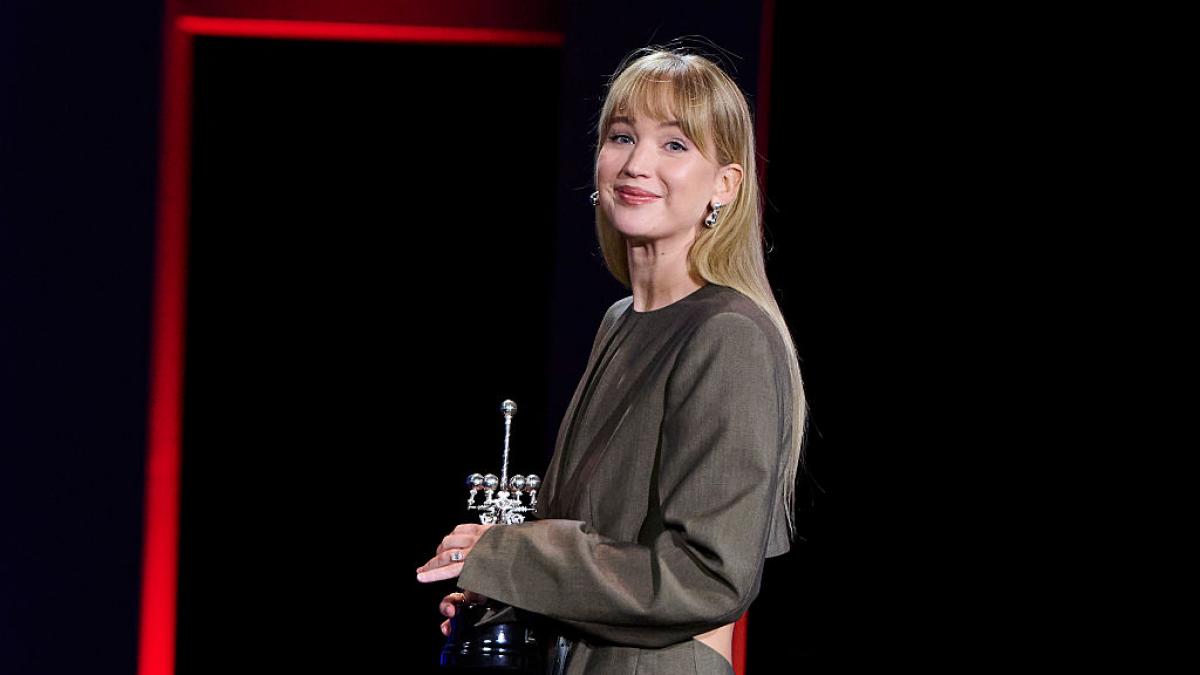 Jennifer Lawrence Recibe Premio Donostia, Condena Genocidio en Gaza y Impone Tendencia en San Sebastián