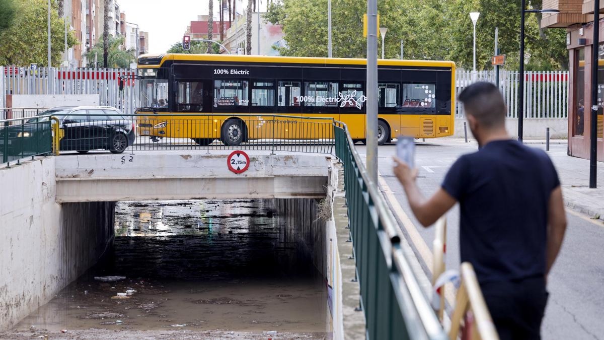Vuelos cancelados, inundaciones y rescates por las lluvias torrenciales en la C.Valenciana