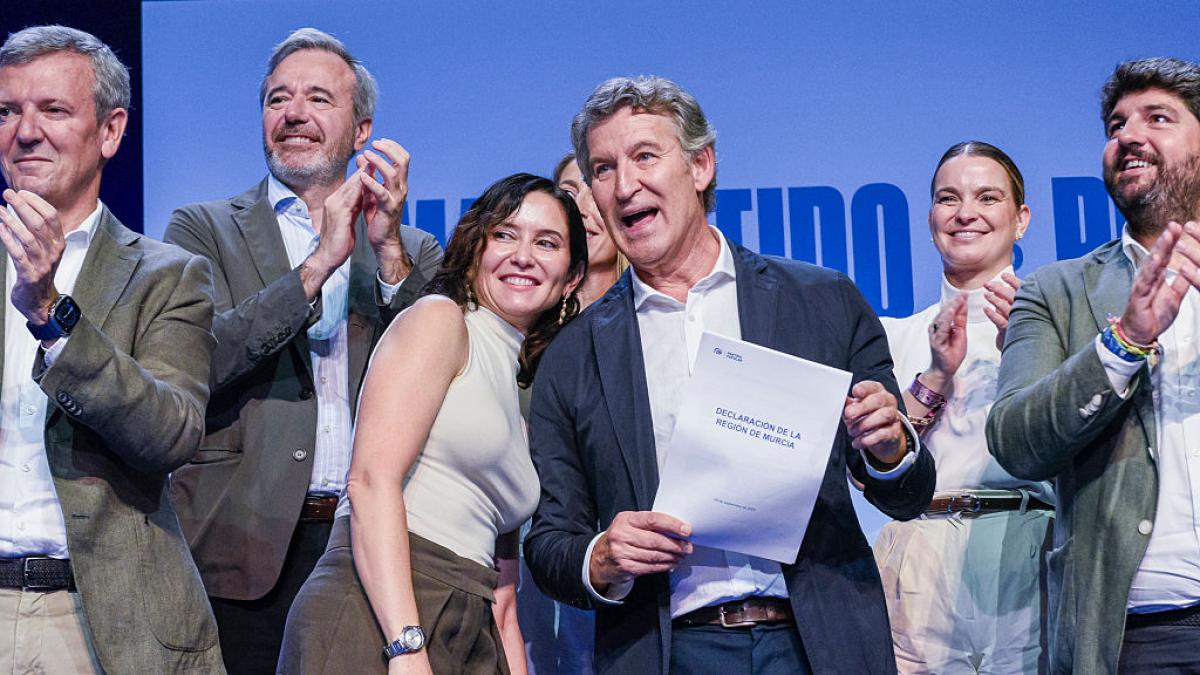 Feijóo dice que los inmigrantes sólo necesitan empadronarse para cobrar el Ingreso Mínimo Vital... pero la Seguridad Social lo desmiente