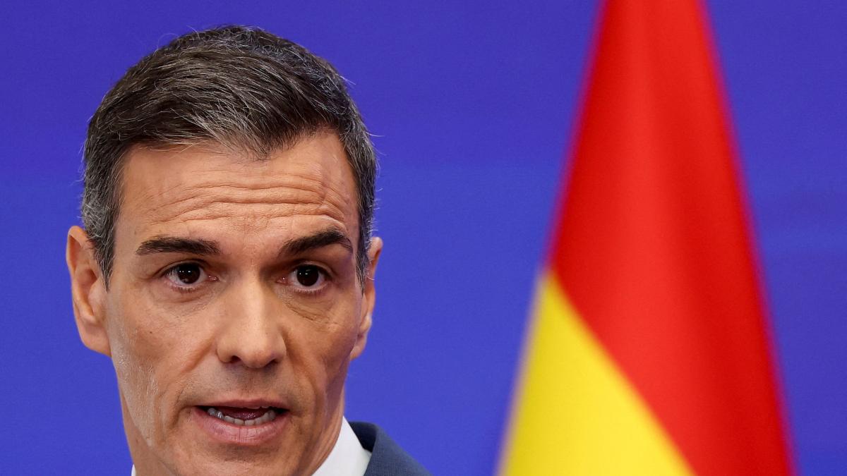 Sánchez se pone firme con cuatro comunidades para que garanticen el derecho al aborto en la pública