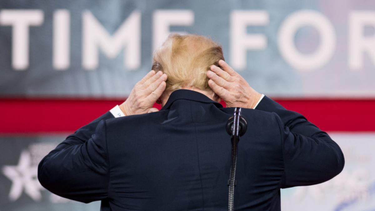 El mundo arde pero Trump se enfada con la revista &#039;Time&#039;: &quot;Me han &#039;borrado&#039; el pelo&quot;