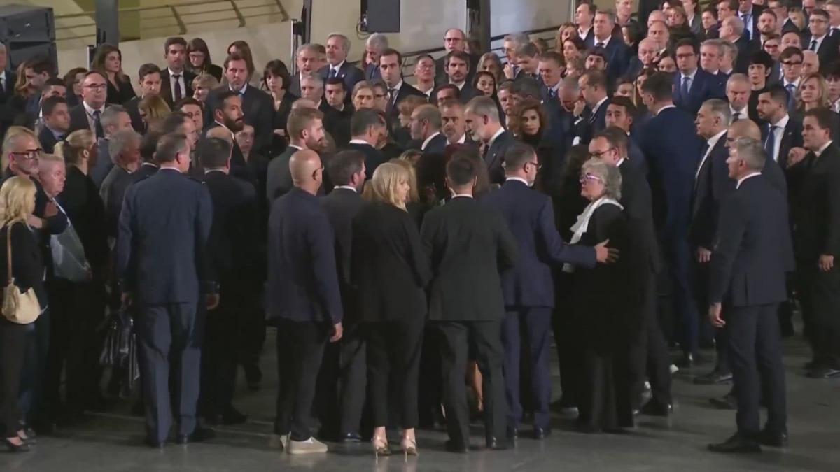 Carlos Mazón avanza una comparecencia  en los próximos días  tras  hacerse cargo  de lo ocurrido en el funeral de Estado