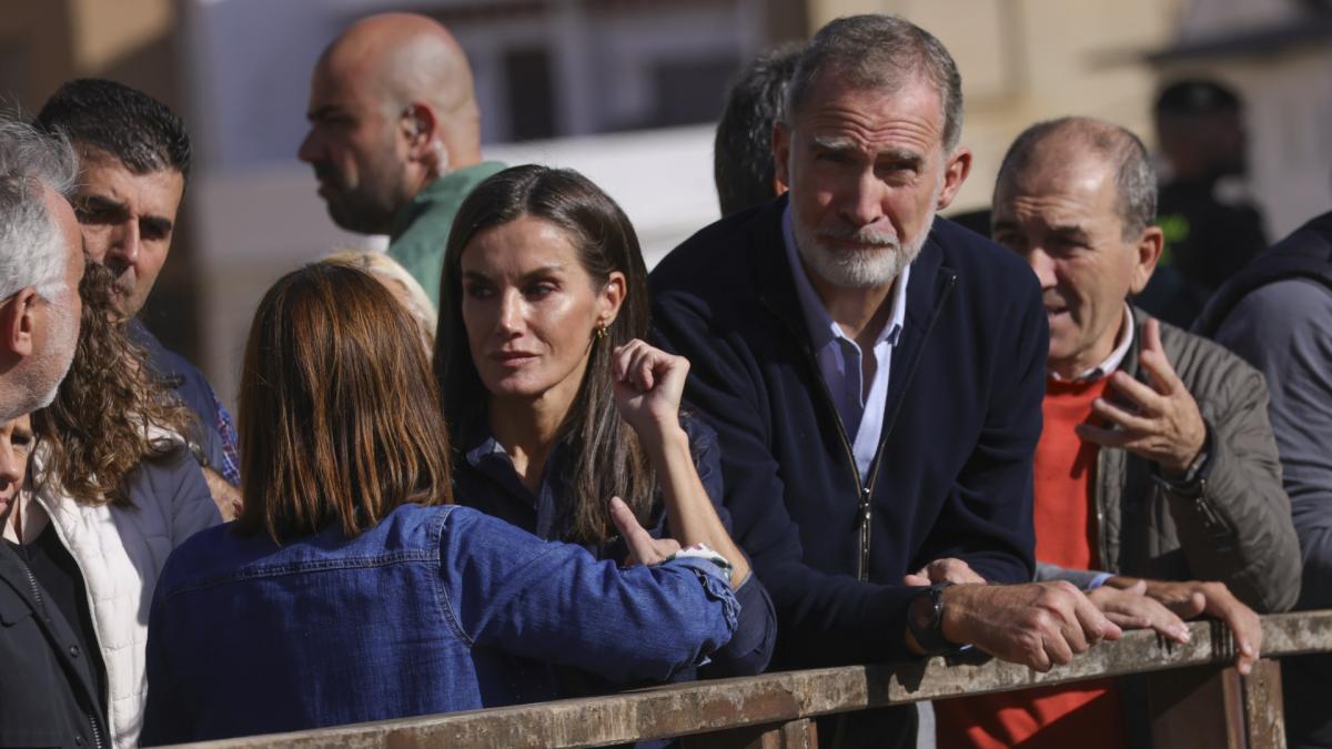 Los reyes y Sánchez saludarán en una sala adyacente a familiares de víctimas de la DANA minutos antes del funeral de Estado