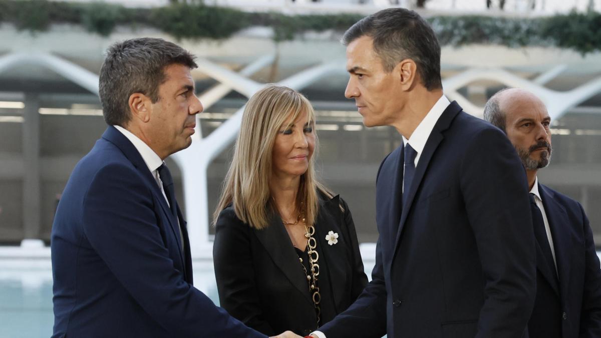 La pregunta más repetida sobre este detalle de la vestimenta de Mazón en el funeral de Estado