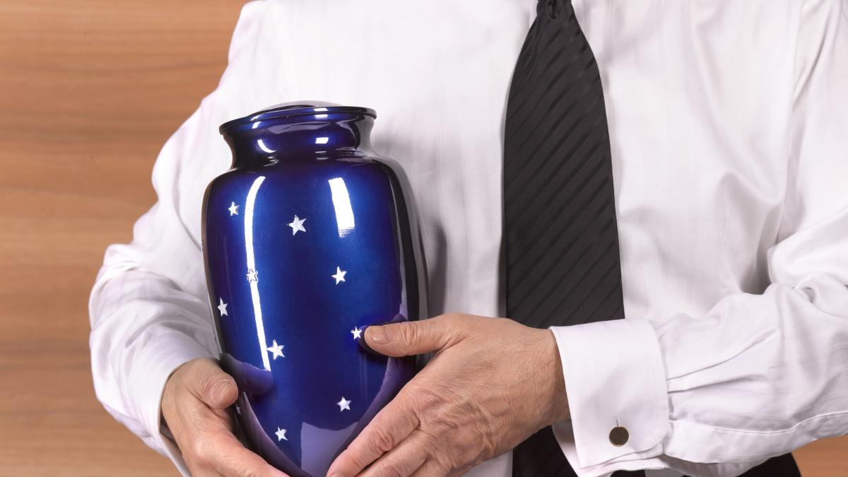 Llegan a España los  funeral planner , planificar tu entierro a los 33 años:  Hay gente que nos ha pedido tirar las cenizas al jardín de su ex 