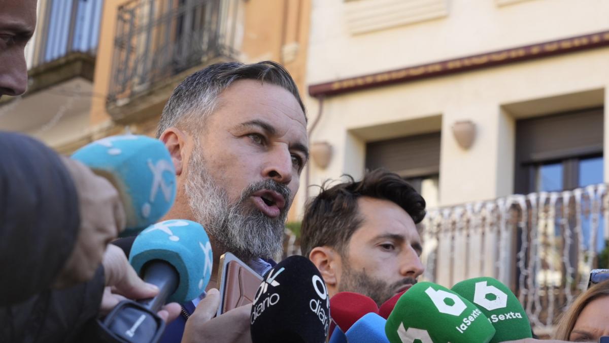 Abascal echa balones fuera sobre la elección del nuevo president y asegura que Vox esperará hasta que el PP  se aclare 