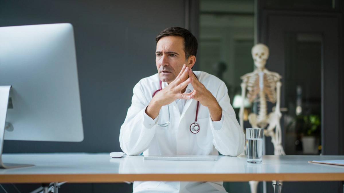 Va a un hospital de Santander a una revisión y descubre que estaba  muerta :  Todos la miraban con sorpresa 