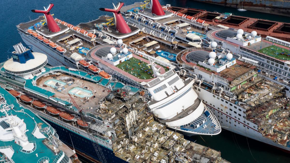 Se preguntan dónde acabaron muchos cruceros del mundo tras el COVID y dan con el &#039;cementerio de cruceros&#039;