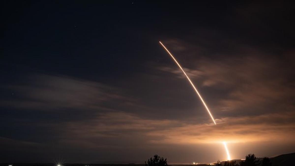 Putin plantea reanudar los ensayos nucleares... y EEUU responde probando un misil balístico intercontinental