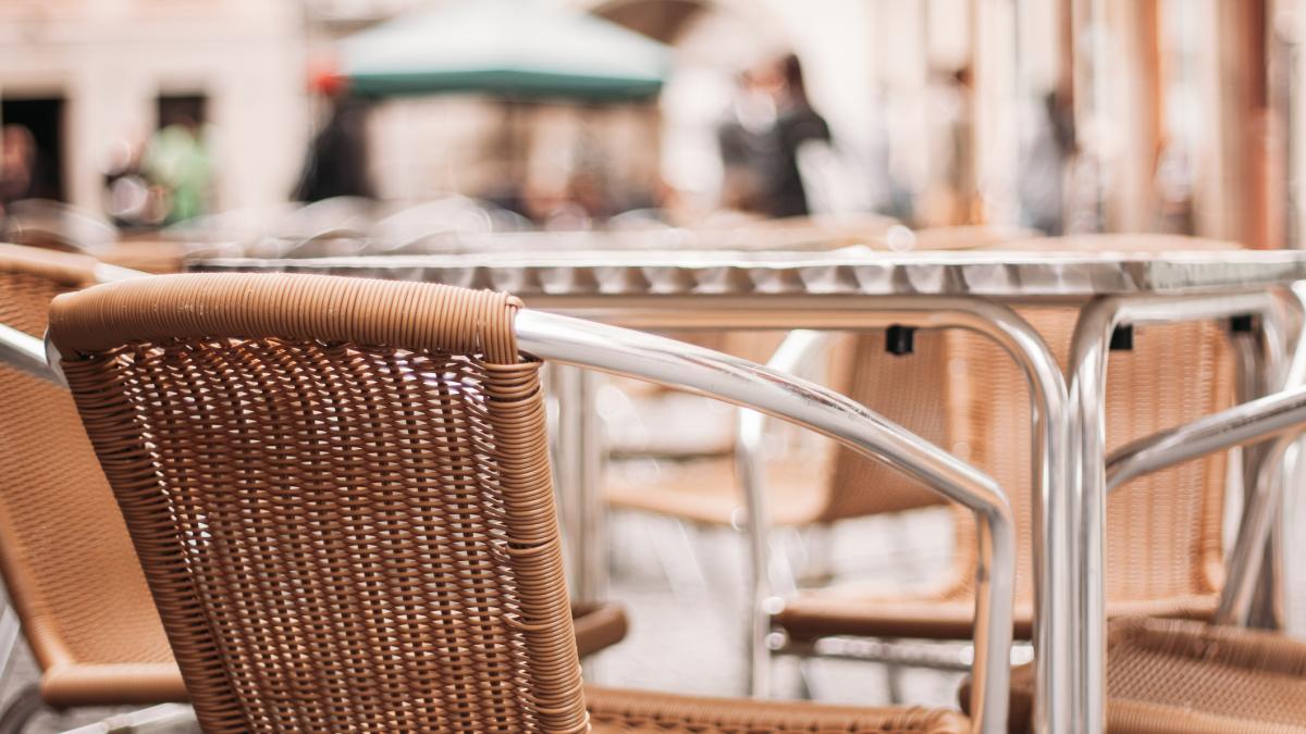 Anabel, hostelera: &quot;La normativa de no tener publicidad de bebidas alcohólicas es una putada&quot;