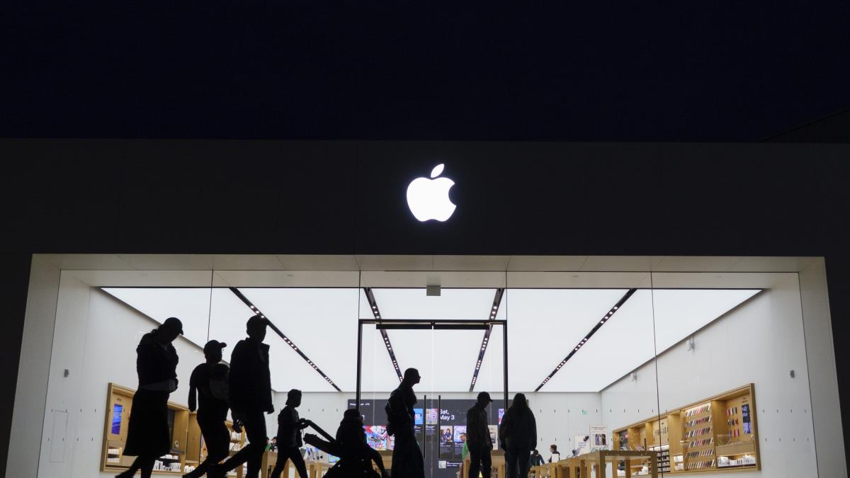 ¿La luz de la linterna al final del túnel?: Apple activa en Europa una función inteligente pese a las presiones de Bruselas