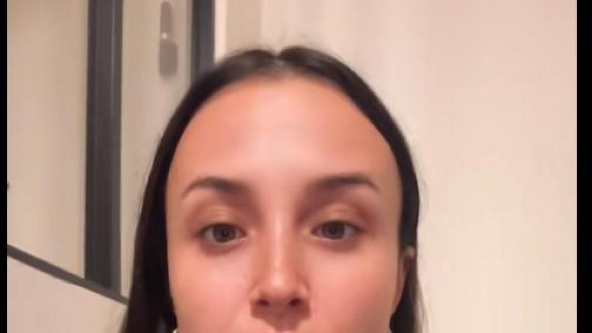 Pasea por el centro de Valencia con su madre y lo que se encuentra es de película de terror: &quot;¡Con un machete!&quot;