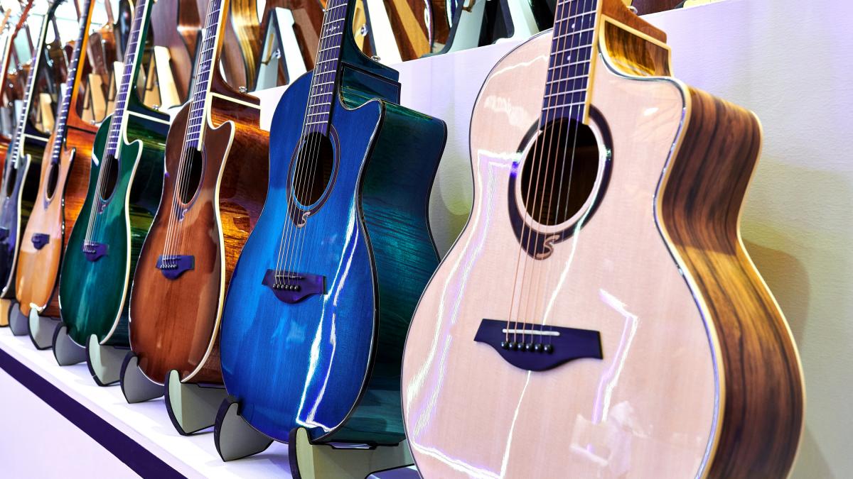 Un hombre trata venderle un lote de instrumentos musicales, surgen las sospechas y las autoridades acaban confirmando el fraude
