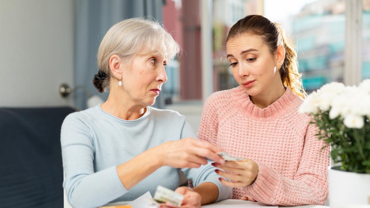 Lieke de 43 años, la &quot;pobre hija&quot; de la familia: &quot;Gano 6.500 euros al mes, pero mis padres ricos no lo saben&quot;