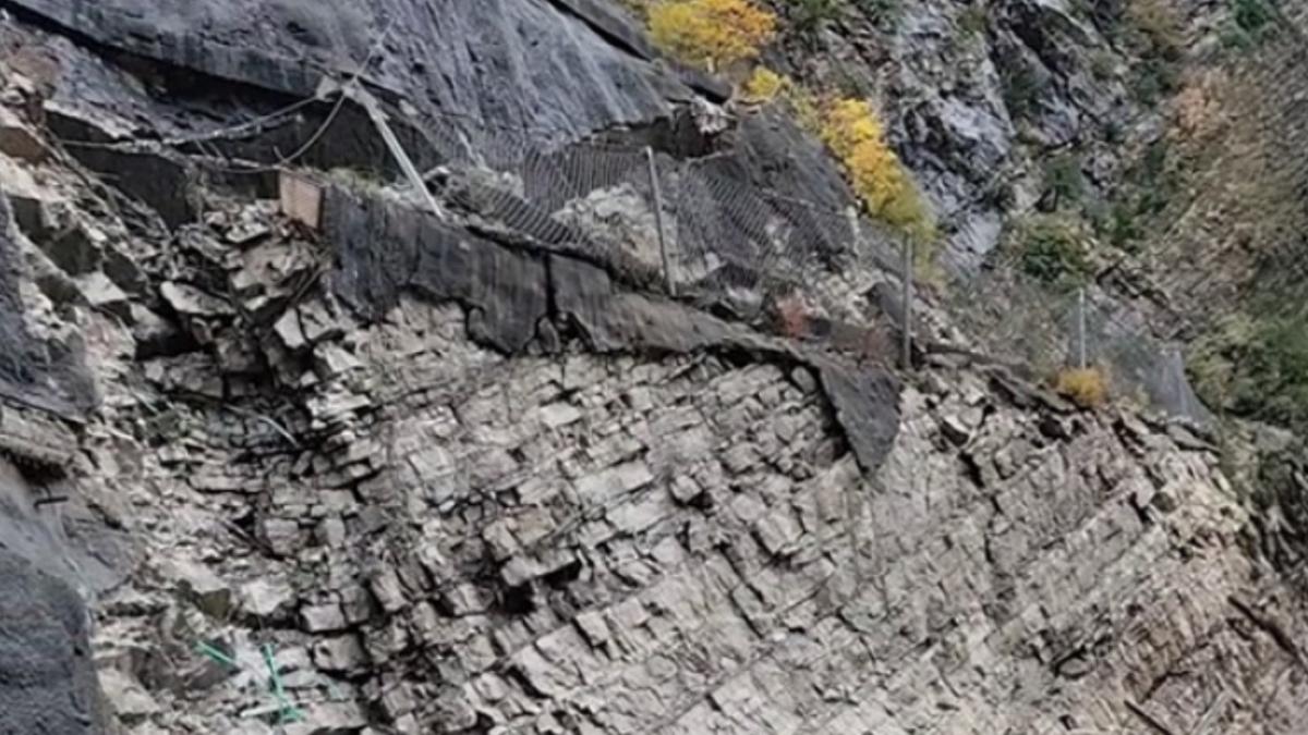 Un hombre de 55 años lanza un mensaje de auxilio tras quedarse atrapado en un pueblo de montaña desierto: &quot;He perdido la paciencia y estoy desesperado&quot;