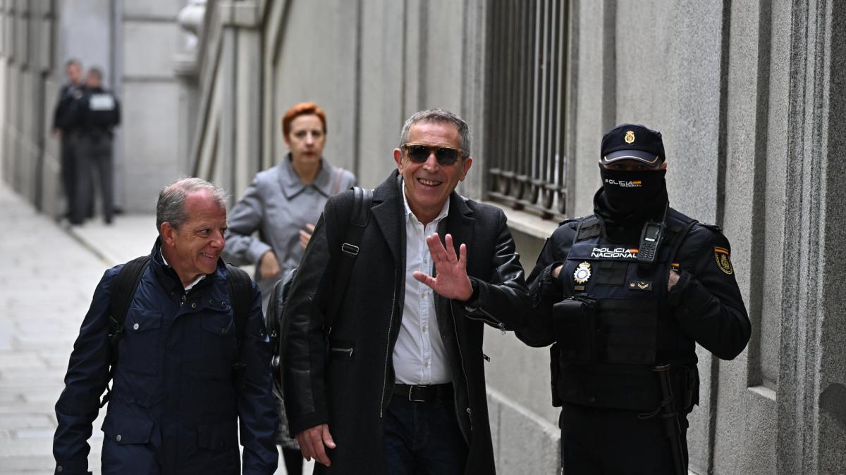 El primer periodista que reveló el correo del novio de Ayuso declara que accedió a él seis horas antes que el fiscal general