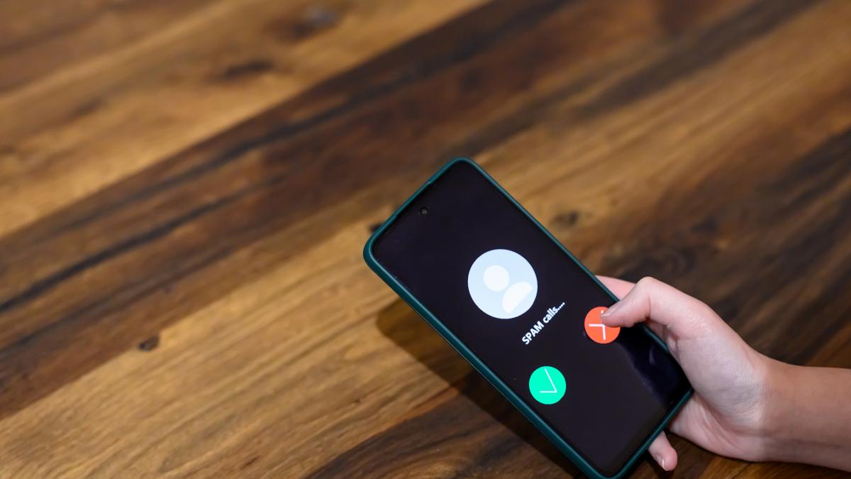 Un estafador retira 3.500 euros de la cuenta de un hombre de 71 años y dos meses después sigue prófugo