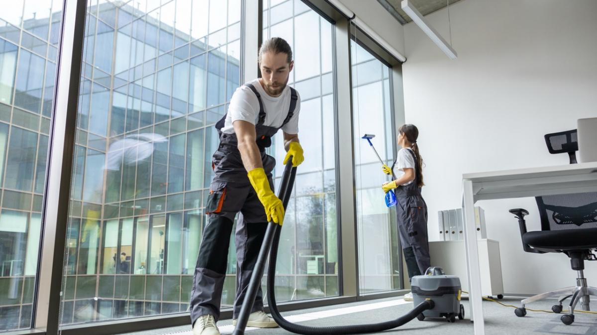 Iván, director de una empresa de limpieza: &quot;Hice una cuenta, puse 300 euros y el primer año facturé 90.000&quot;