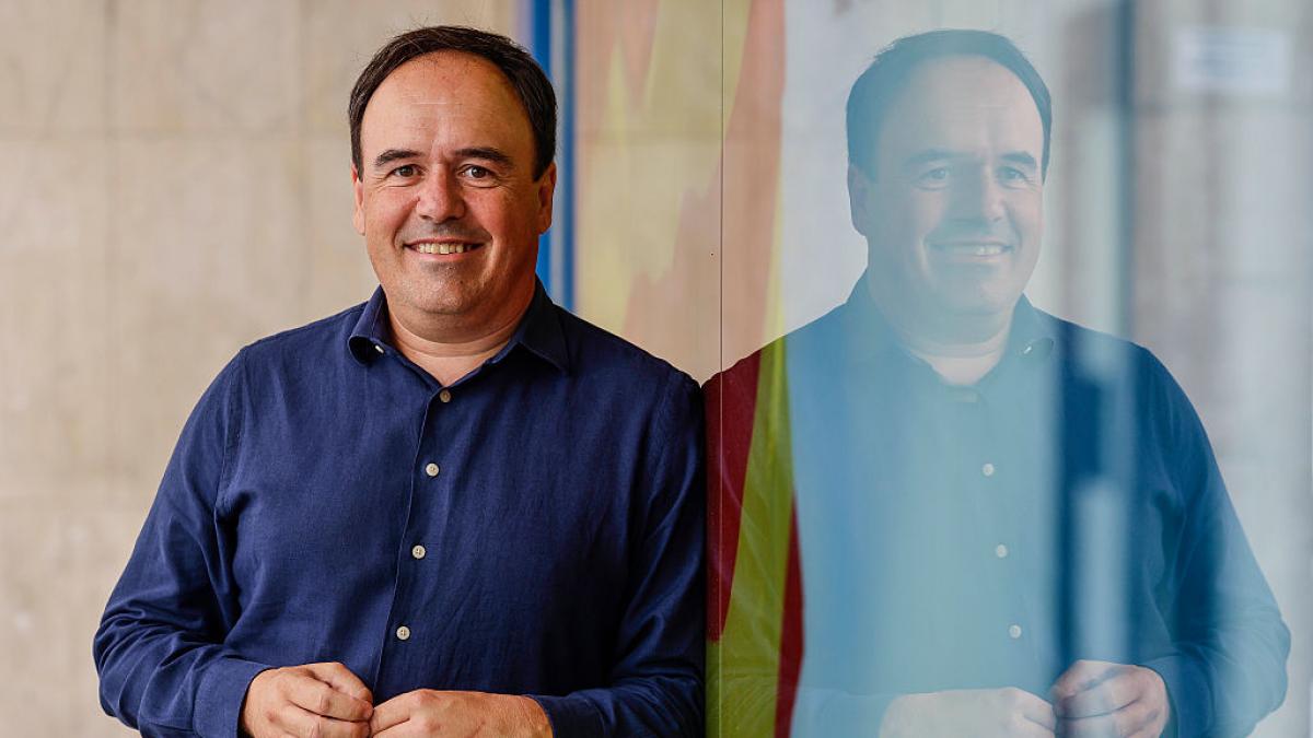  Estamos en ello : Vox y PP siguen negociando la investidura de Pérez Llorca mientras se agotan los plazos