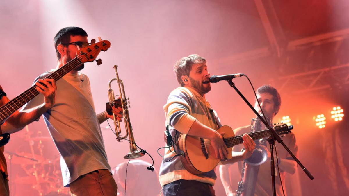Detrás del hito histórico de Oques Grasses, el grupo que ha igualado las 220.000 entradas de Coldplay cantando en catalán