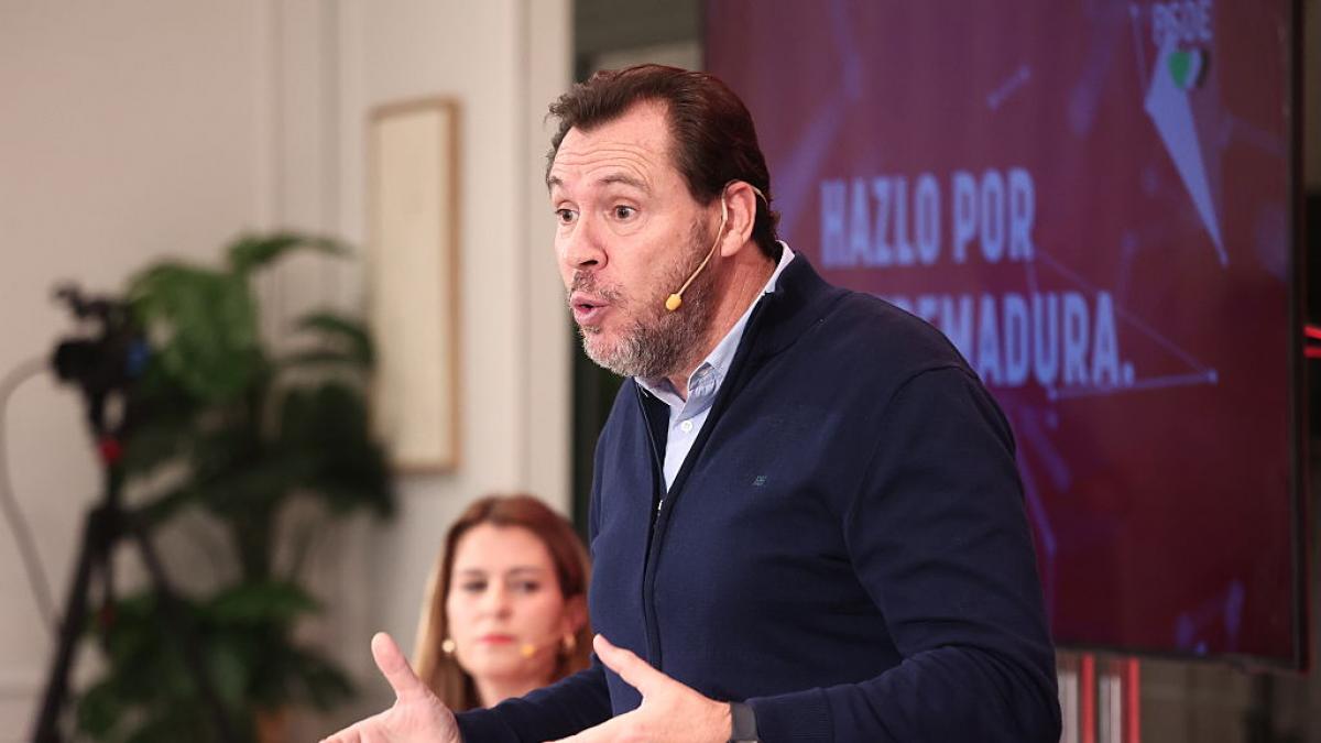 Óscar Puente explica en un mitin  por qué no tiene ganas de sonreir  y se gana al público