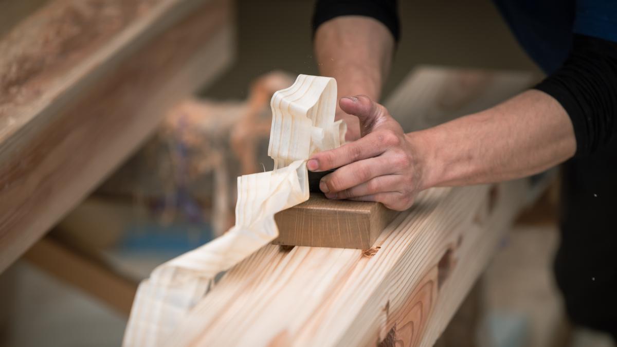Un economista habla sin tapujos sobre la IA: "La gente que trabaja con sus manos serán los ricos del futuro"