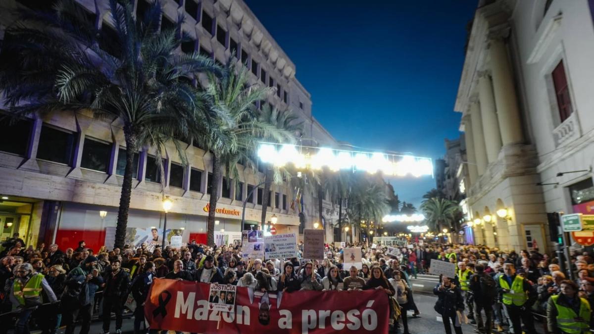 Una nueva manifestación recorre las calles de Valencia para exigir que Mazón deje el acta de diputado