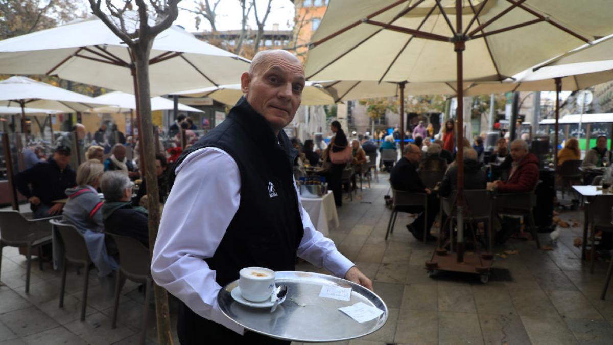 El paro baja en 18.805 personas en noviembre impulsado por los servicios, hasta mínimos de 2007