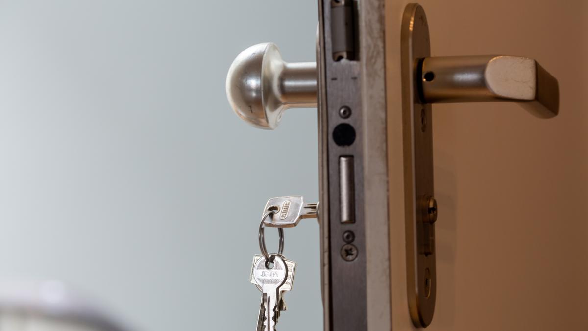 Javier Gil, doctor en Sociología e investigador del CSIC: "Las campañas contra la ocupación buscan romper la alianza entre la generación inquilina y la población que vive en una vivienda de su propiedad"