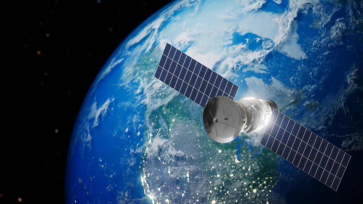 Tres metros de distancia a 28.000 km/h: la maniobra de dos satélites rusos en la órbita terrestre alarma a científicos y expertos en vigilancia espacia