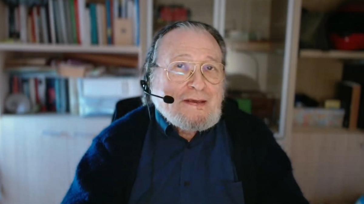 Santiago Niño Becerra, economista: "Si el petróleo llega a 200 dólares el barril el transporte por carretera se hundirá y solo sobrevivirán las grandes empresas logísticas"