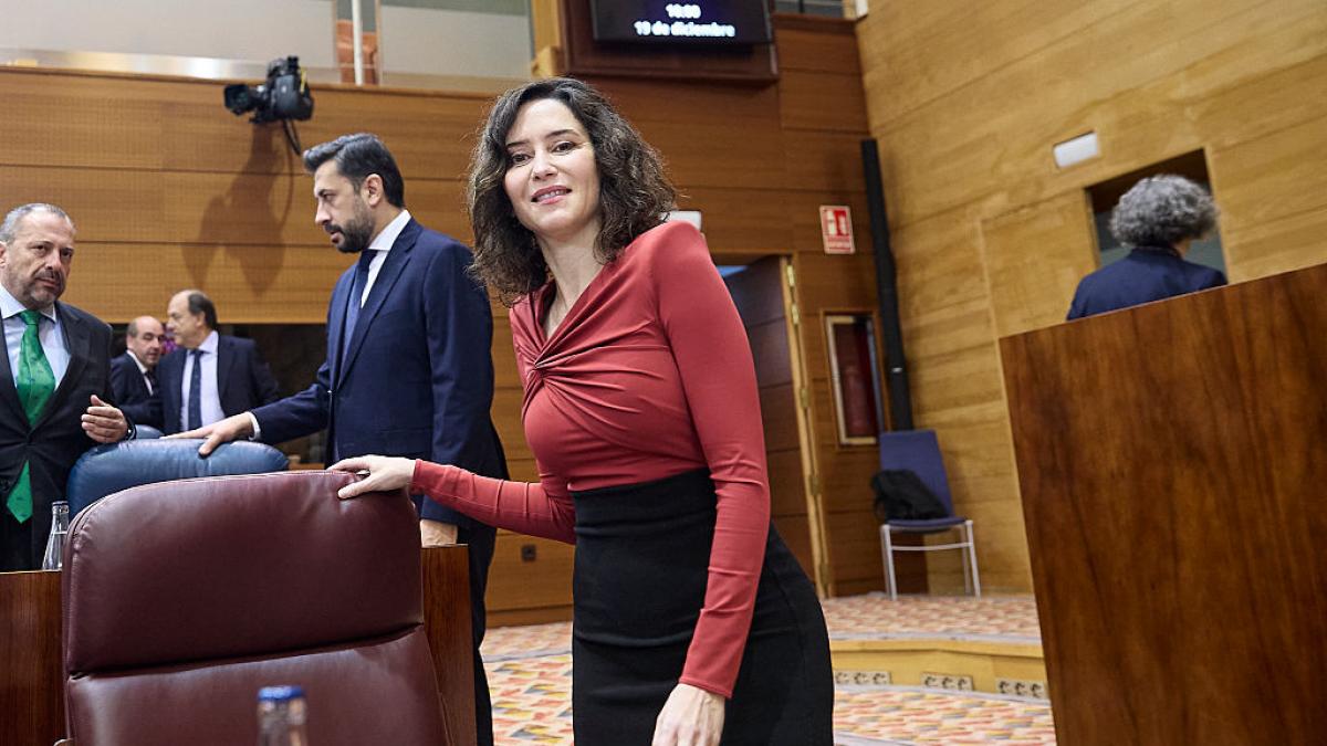 Primero Feijóo con los andaluces y ahora Ayuso con los madrileños: cientos de reacciones por la palabra que usa con Pedro Sánchez