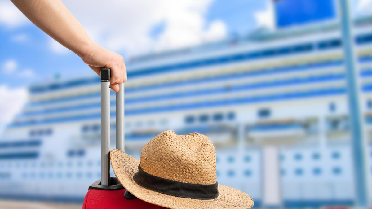 Santorini, Dubrovnik y Venecia ya limitan los cruceros que pueden atracar al día: el estudio que explica por qué Málaga, Palma y Valencia deberían hacer lo mismo