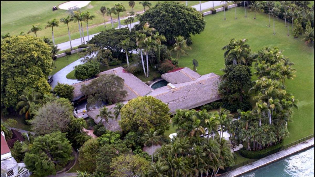 Una ingente fortuna, fastuosas mansiones y polémicos negocios: el  patrimonio de Julio Iglesias