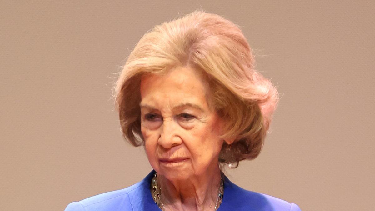 Así se encuentra la reina Sofía tras la muerte de su hermana Irene de Grecia: sus sentimientos, sus apoyos y las fechas de su regreso a la vida pública