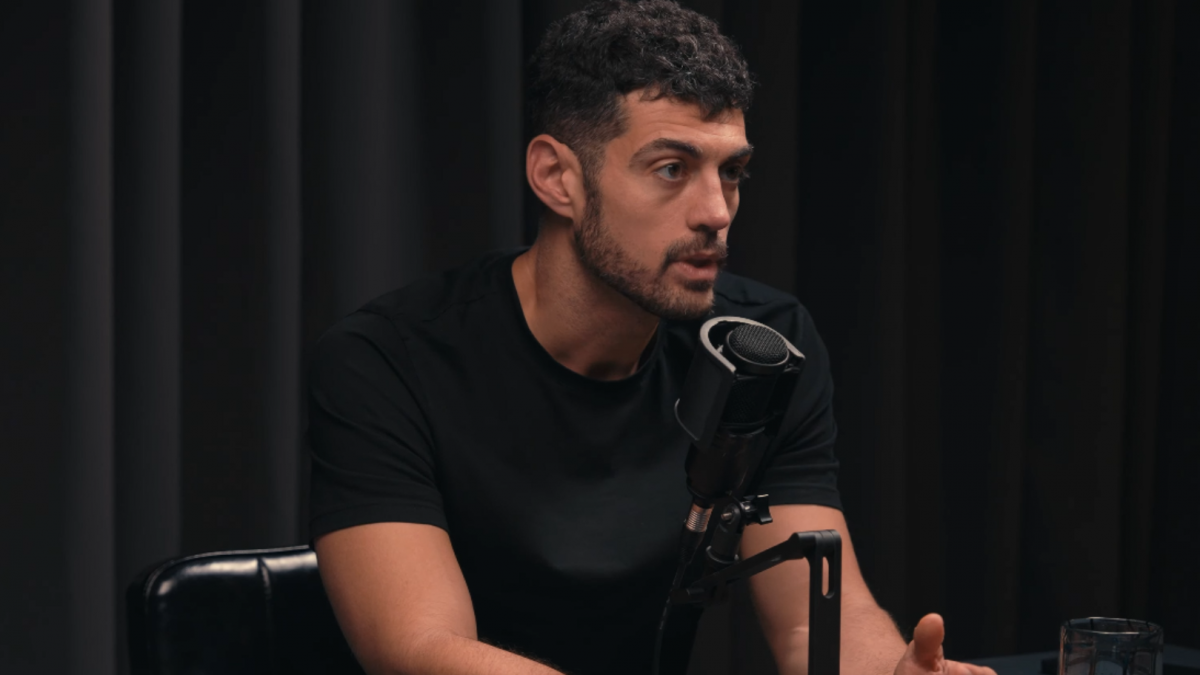 José Abellán, cardiólogo: "Caminar más de 7.000 pasos al día durante 8 meses tras un infarto reduce el tamaño de las placas de colesterol en las arterias"