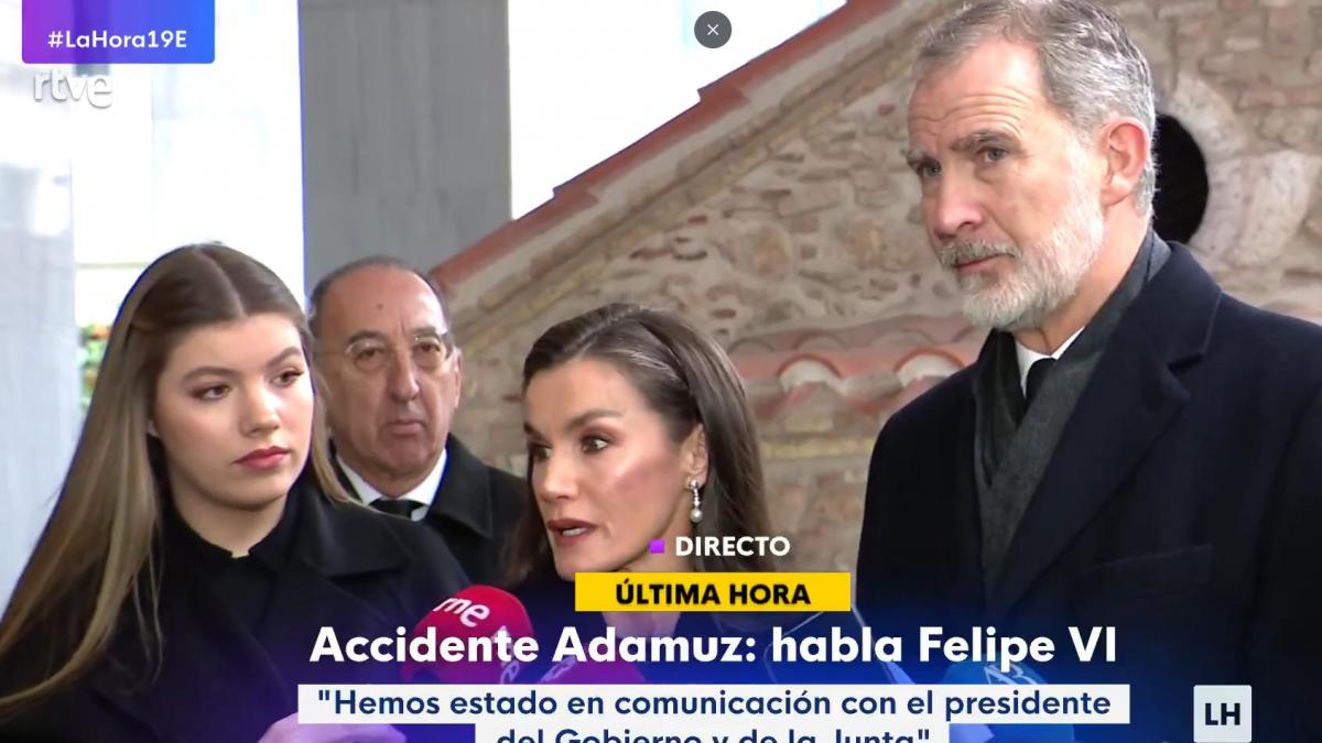 Primeras palabras de los reyes consternados por el accidente de los trenes  de Adamuz: "La prioridad ahora es atender, es acompañar, es asistir"