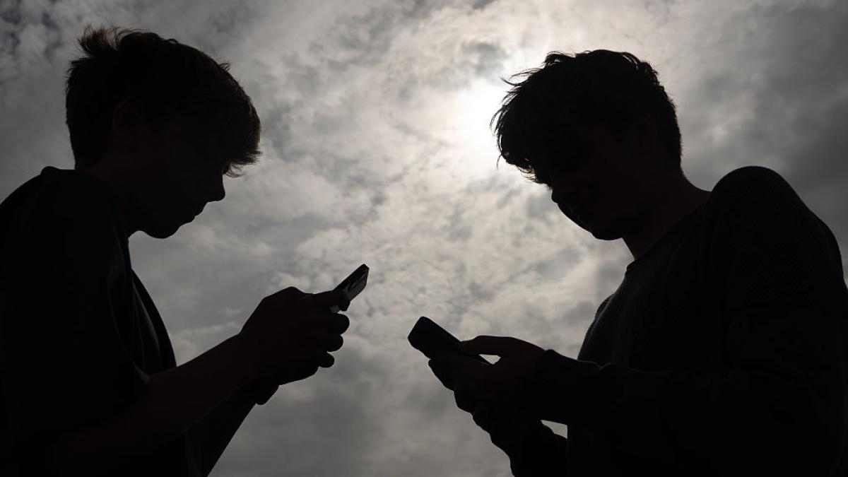 La UE confirma que estas páginas de pornografía incumplen la ley por no verificar la edad de los menores: cuándo llegarán las primeras multas