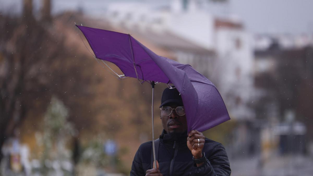 La borrasca Kristin viene fuerte: Andalucía y Extremadura suspenden las clases por las alertas