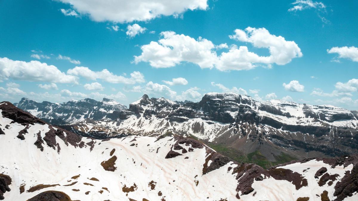 Dos esquiadores mueren arrollados por un alud en el Pirineo aragonés