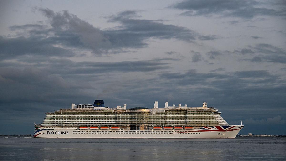 Un crucero que iba a pasar por España aplaza su salida por culpa de unos plátanos