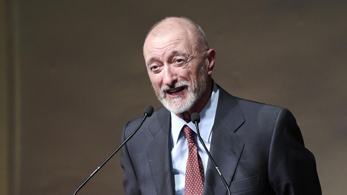 Un prestigioso historiador tiene algo que decir a Pérez-Reverte tras sus declaraciones sobre la Guerra Civil