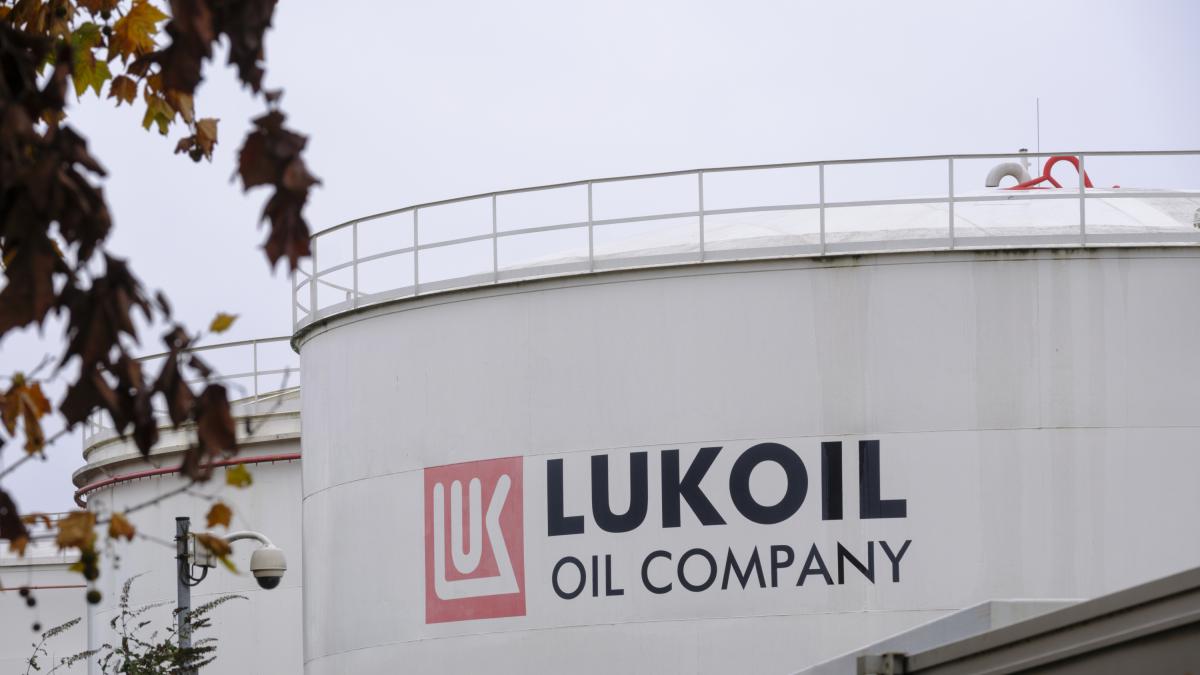 La economía rusa se tambalea: la mayor compañía petrolera privada del país pide un rescate