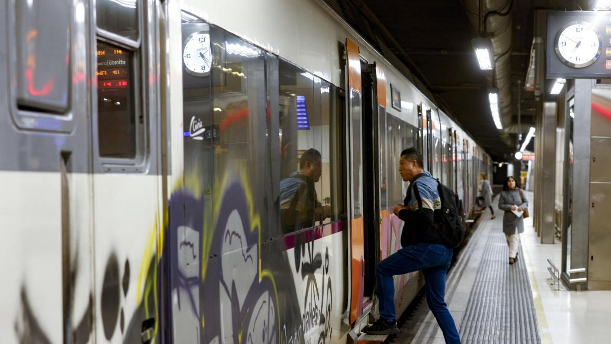 El temporal de viento obliga a suspender trenes de Rodalies y cierra escuelas y universidades en Cataluña