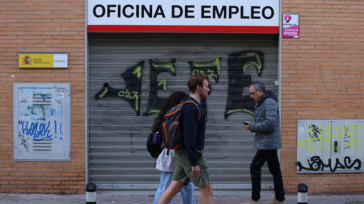 El paro sube en 30.392 personas en enero, su menor alza en este mes desde 2022, lastrado por servicios